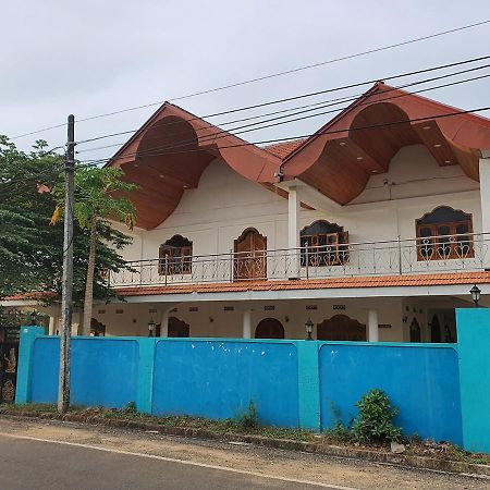 Hb Budget Rest Hotel Jaffna Bagian luar foto