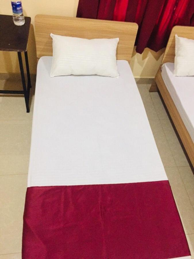Hb Budget Rest Hotel Jaffna Bagian luar foto