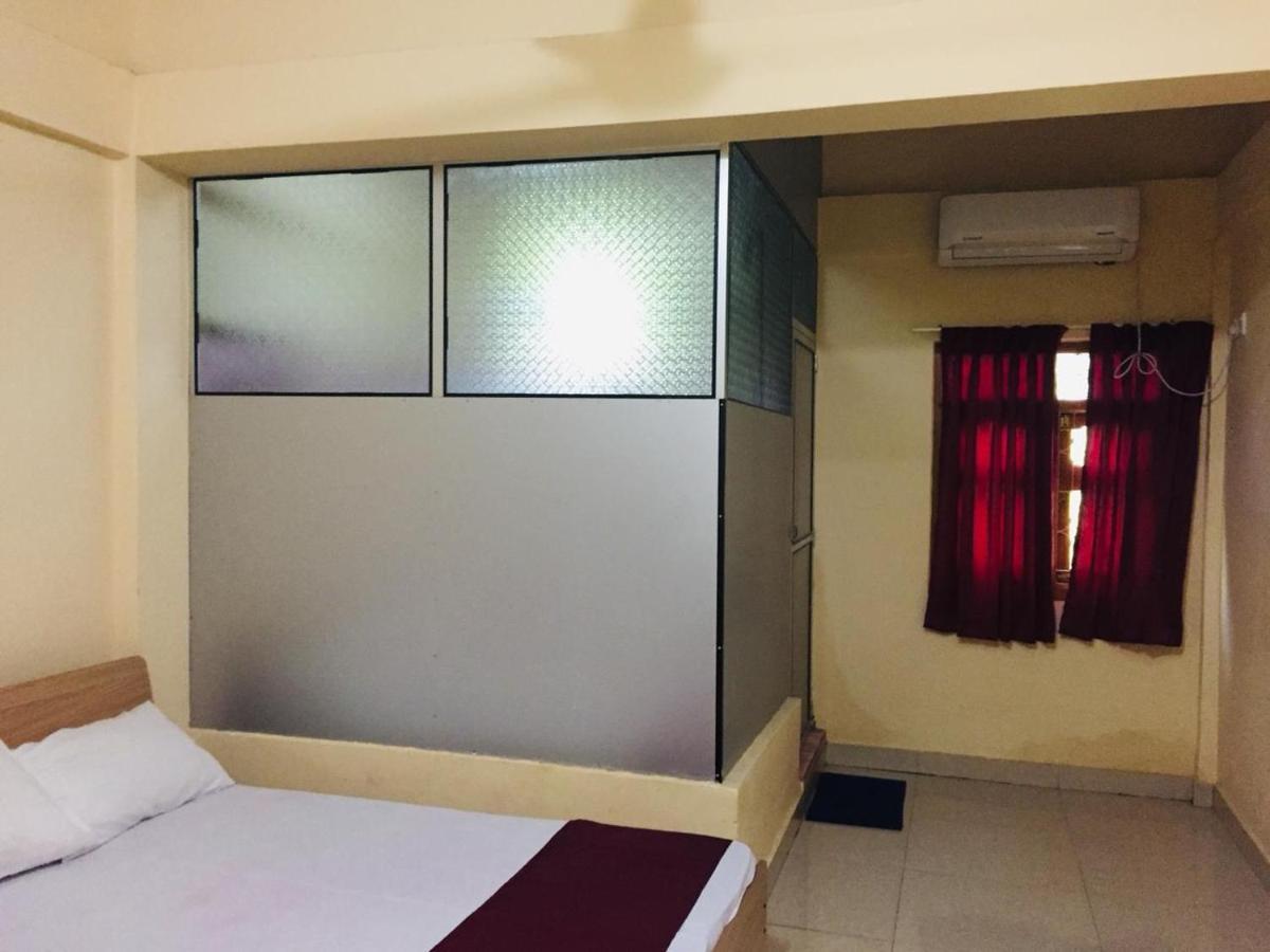 Hb Budget Rest Hotel Jaffna Bagian luar foto