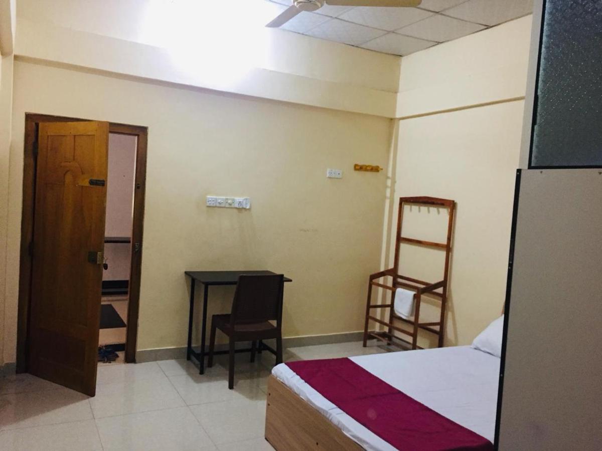 Hb Budget Rest Hotel Jaffna Bagian luar foto