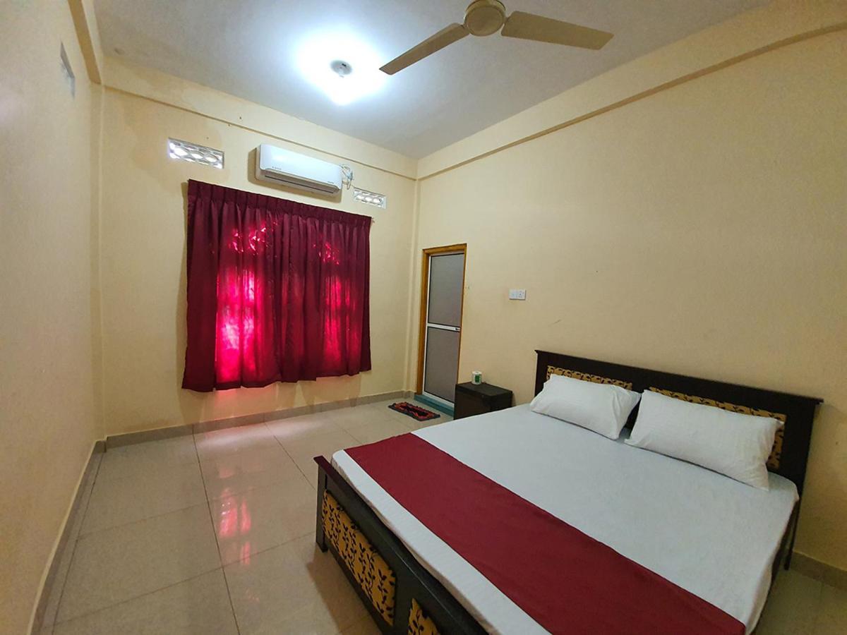 Hb Budget Rest Hotel Jaffna Bagian luar foto