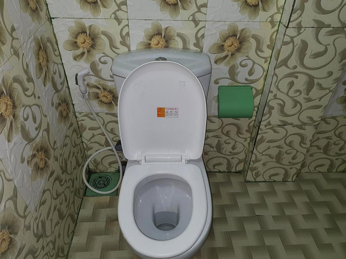 Hb Budget Rest Hotel Jaffna Bagian luar foto