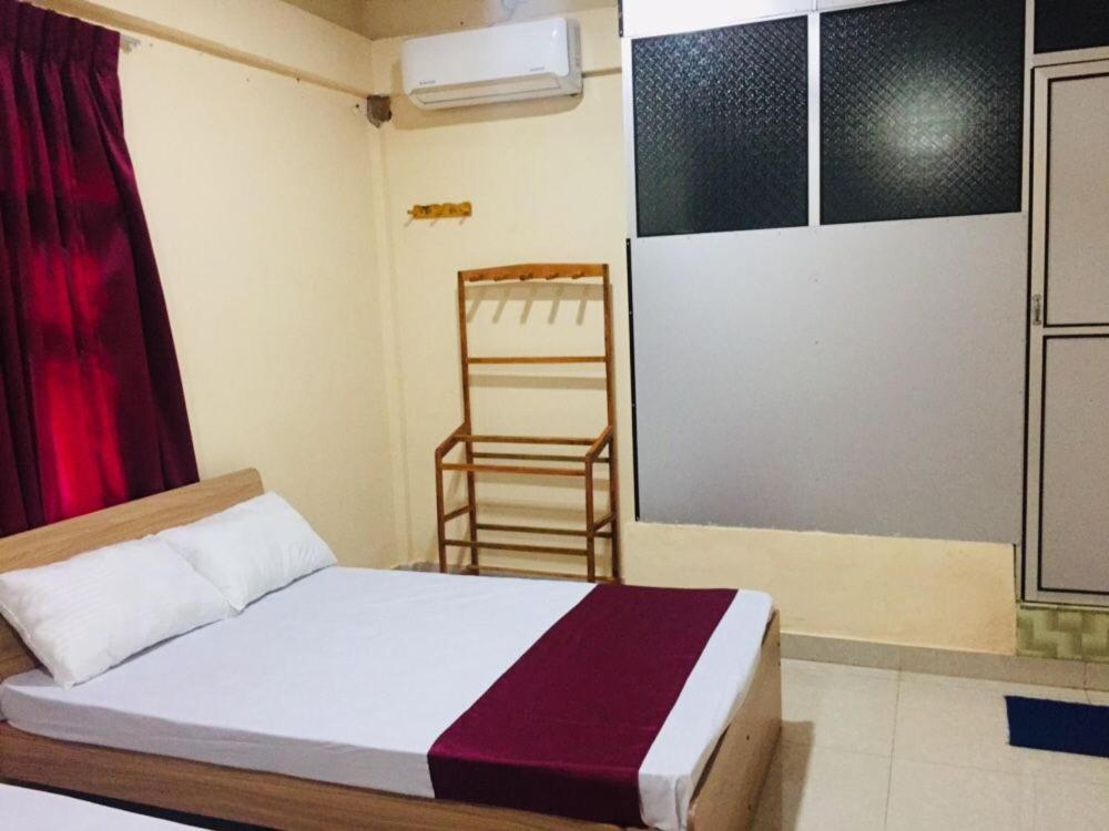 Hb Budget Rest Hotel Jaffna Bagian luar foto