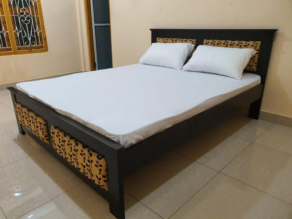 Hb Budget Rest Hotel Jaffna Bagian luar foto
