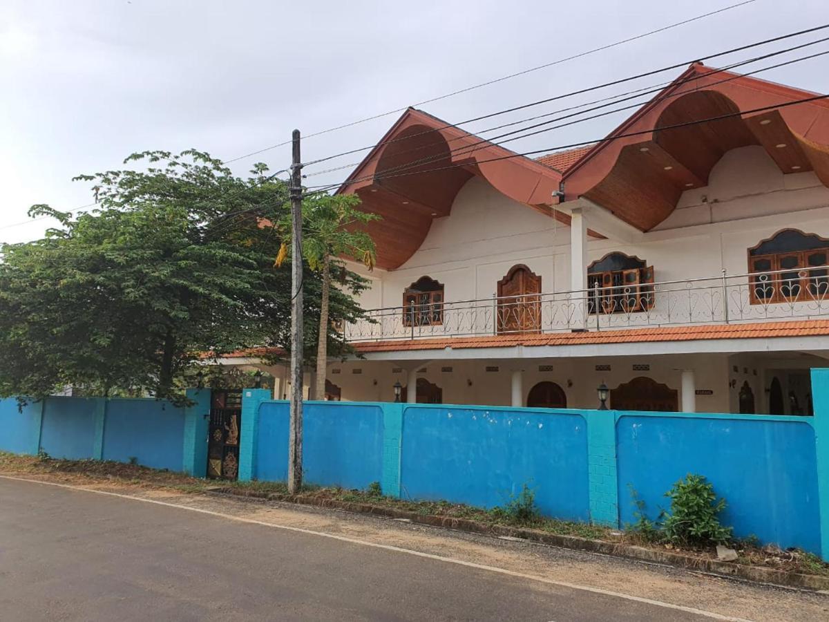 Hb Budget Rest Hotel Jaffna Bagian luar foto